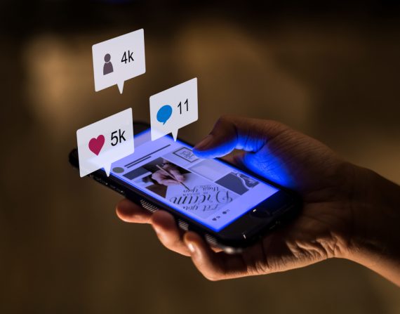 How social media affects mental health?